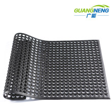 Grease-Resistant Rubber Mats in Wet and Muddy Environment